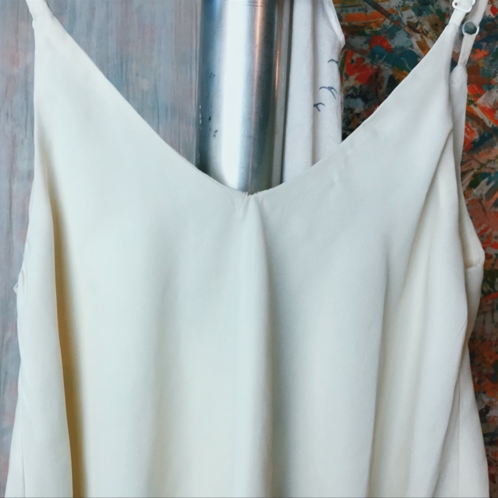 Tobi flowy cream colored top - Picture 4 of 6